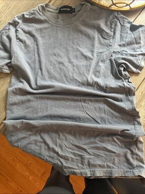 TALENTLESS Short-Sleeve Crew Neck T-Shirt in Gray